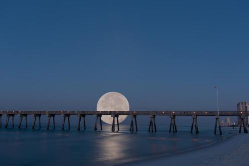 Composite image of the setting moon, November 15, 2016.  ©2016 Kevin Novak.
