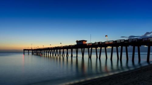 Dusk at the Venice Pier.